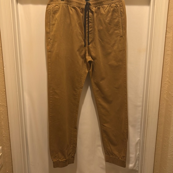 Gently Worn American Eagle Men’s Khaki Joggers Size Medium - Picture 4 of 11